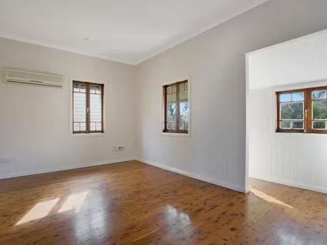 Just in! 34 Vera Street, GREENSLOPES, QLD 4120 House for Rent