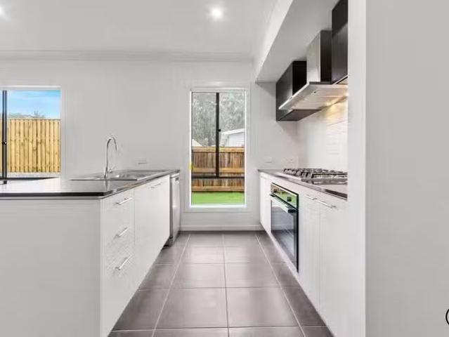Deal! 34 Bradman Street, D'aguilar, QLD 4514