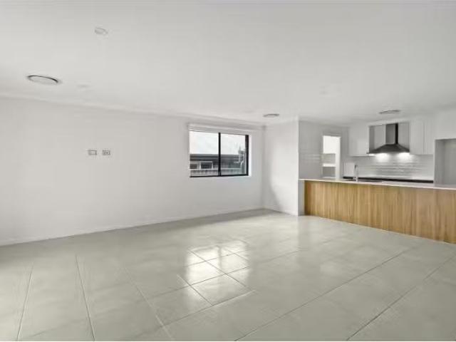 Charming 34 Crystal Avenue, Horsley House for rent Listed by.