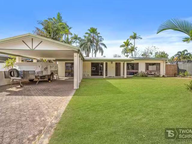 Nice 34 Magnolia Street, Holloways Beach, QLD 4878