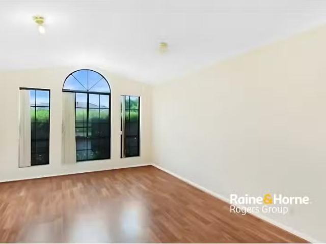 Charming 34 Peppercorn Avenue, WOONGARRAH House for rent List.