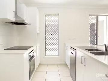 New 34 Solar Circuit, Spring Mountain, QLD 4300