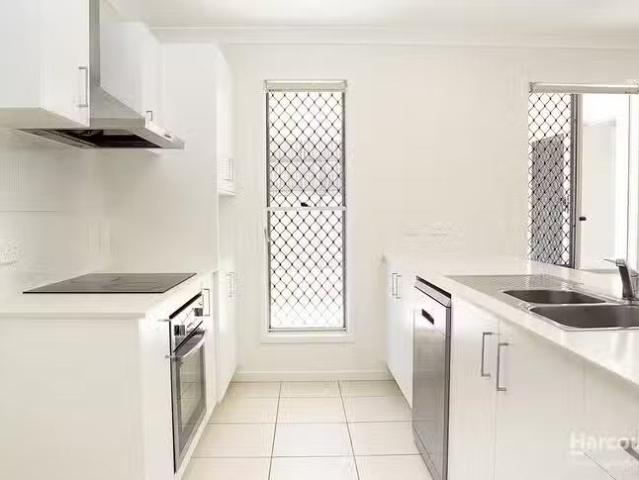 New 34 Solar Circuit, Spring Mountain, QLD 4300