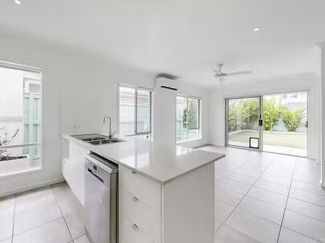 Just in! 35 Valley Crescent, Palmview, QLD 4553