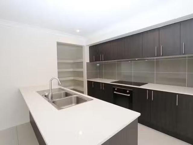 Unique 35 Dellwood Circuit, Molendinar, QLD 4214