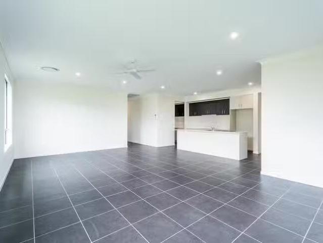 For Rent! 35 Spring Way South, Nikenbah, QLD 4655