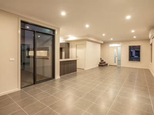Nice 35A Cannes Avenue, Avondale Heights VIC 3034