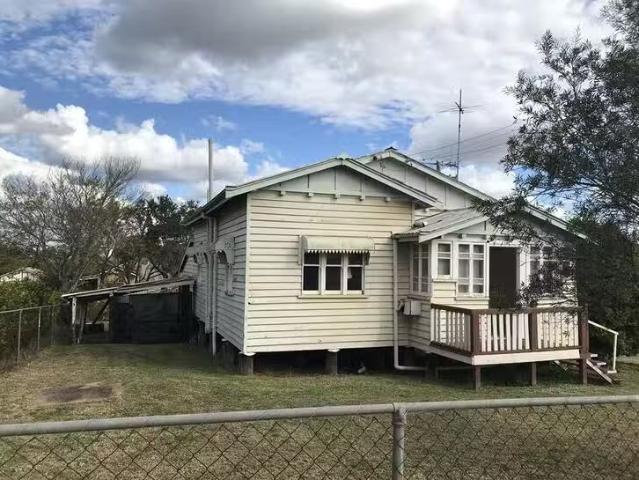 Nice 36 Isaac Street, North Toowoomba, QLD 4350