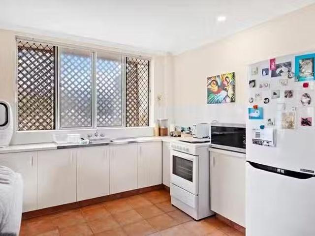 Cozy 3/8 Kalyan Street, Surfers Paradise, QLD 4217