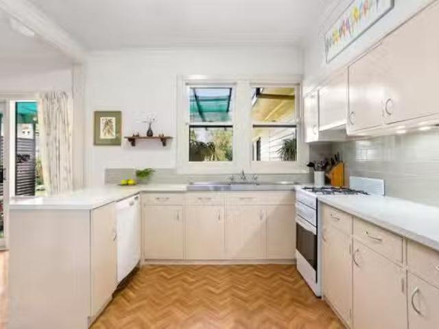 Deal! 394 Lower Plenty Road, Viewbank VIC 3084