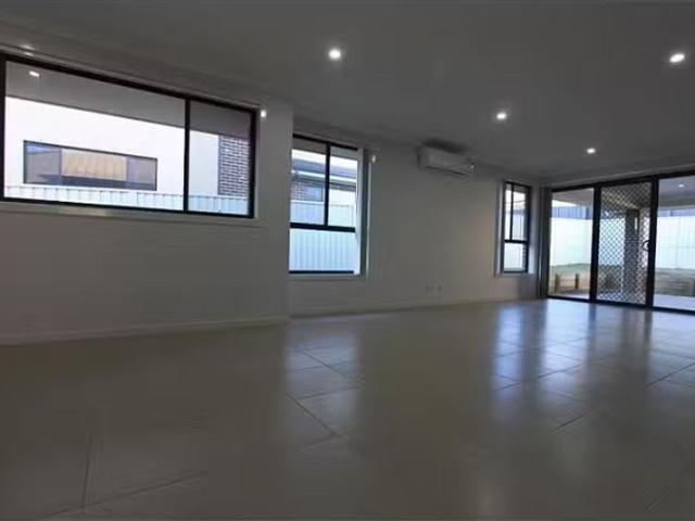 Unique 39 Larkham Street, ORAN PARK House for rent Listed by.