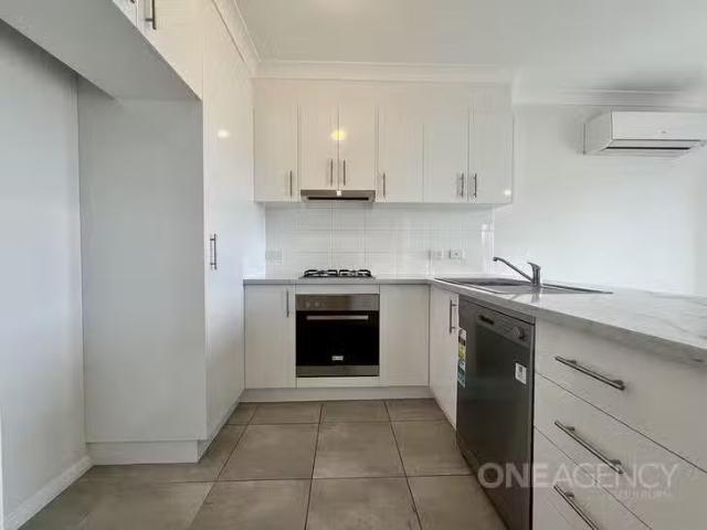 Deal! 39A Kidd Circuit, Goulburn, NSW 2580