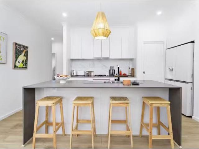 Nice 3 Mc Nevin Close, Calderwood House for rent Listed by Mi.