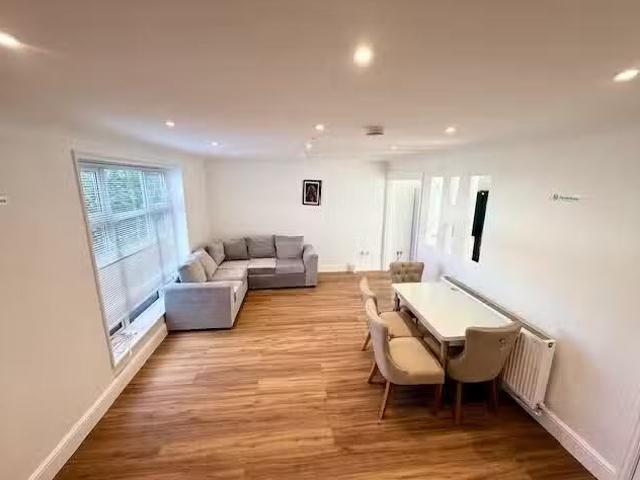 Rental! 3 BA 1 bedroom house share for rent in Loughton, IG 10.