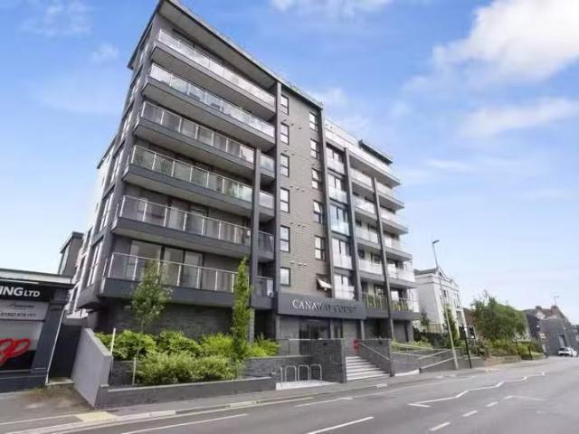 Just in! 3 BA 3 bedroom apartment for rent in Wimborne Road, P.