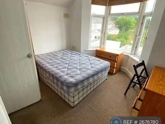 New 3 BA 3 bedroom flat for rent in Heath, Cardiff, CF14