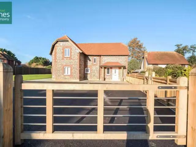 New 3 BA 4 bedroom detached house for rent in Roundstone Lane.