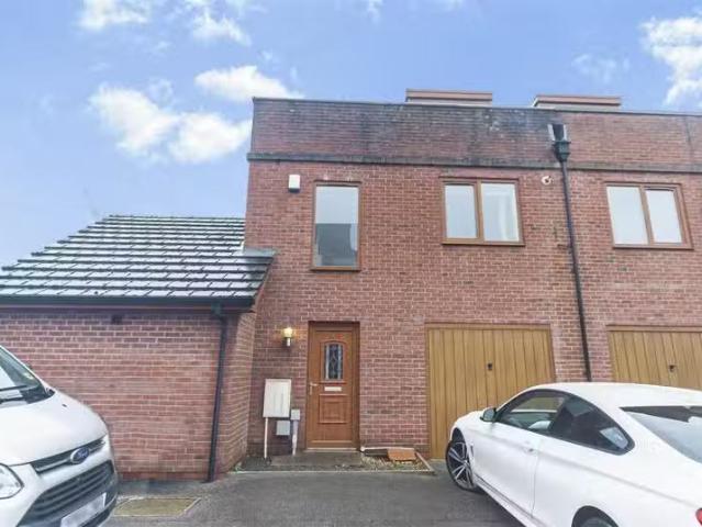 Nice 3 BA 4 bedroom house for rent in Proctor Street, Bury, BL8