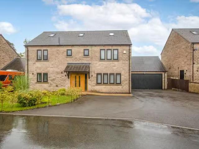 For Rent! 3 BA 5 bedroom detached house for rent in Darne Mews.