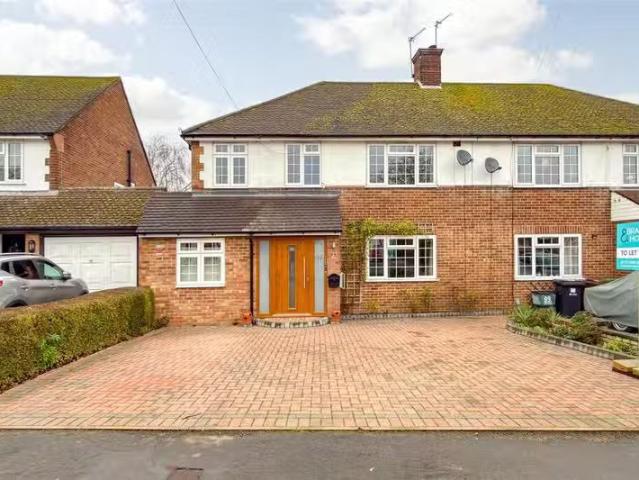 Unique 3 BA 5 bedroom semi detached house for rent in The Ridg.