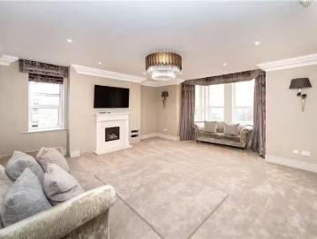 Rental! 3 bedroom apartment for rent in Lady Park Avenue, Bing.