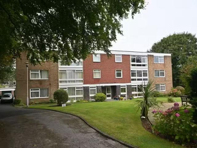 Charming 3 bedroom apartment for rent in Petersgarth, Saltair.