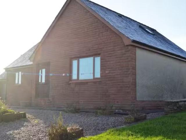 Nice 3 bedroom detached house for rent in Glaisnock Road, Cumn.