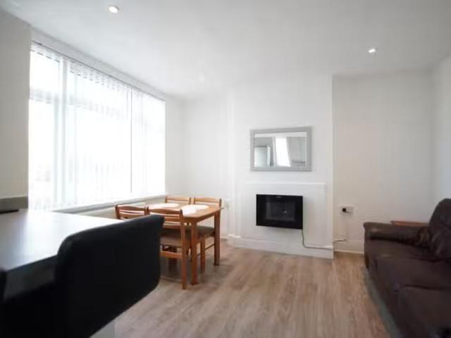Unique 3 bedroom end of terrace house for rent in Southmead Ro.