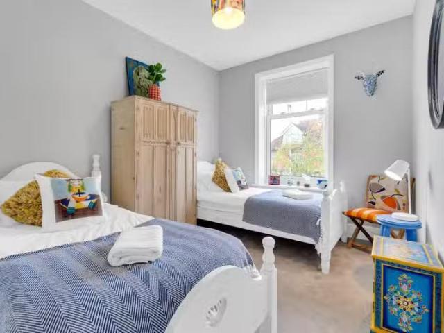Rental! 3 bedroom flat for rent in Cowper Road, Worthing, BN11