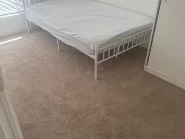Cozy 3 bedroom flat share for rent in Fishponds Road, Bristol.