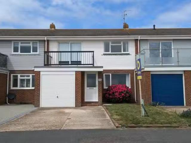 Just in! 3 bedroom house for rent in Beach Road, Shoreham By S.
