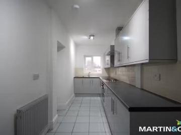 Cheap 3 bedroom semi detached house for rent in Wolverhampton.