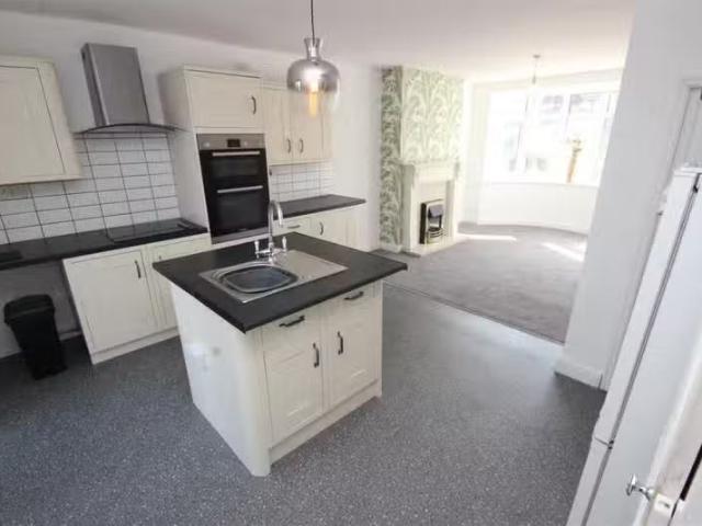 For Rent! 3 bedroom semi detached house for rent in Aston Road.