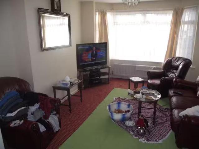 Just in! 3 bedroom semi detached house for rent in Avonmouth R.