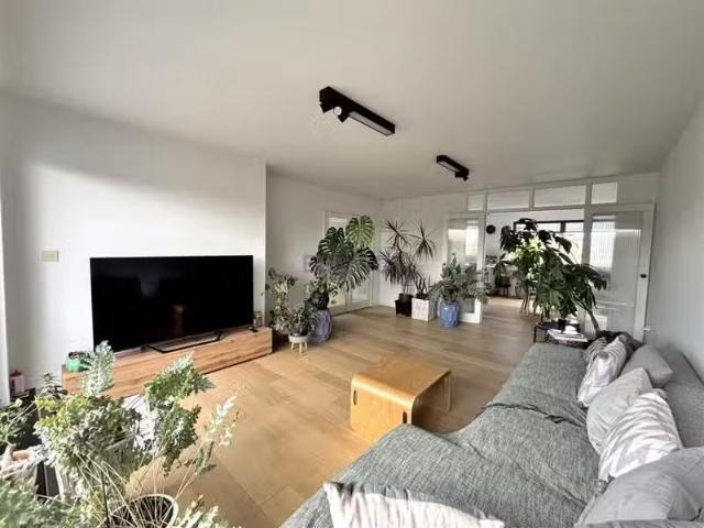 For Rent! 3 bedroom penthouse for rent in Court Downs Road, Be.