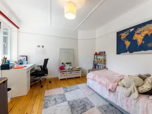 New 3 bedroom property to let in Ashen Grove, London, SW19 £.