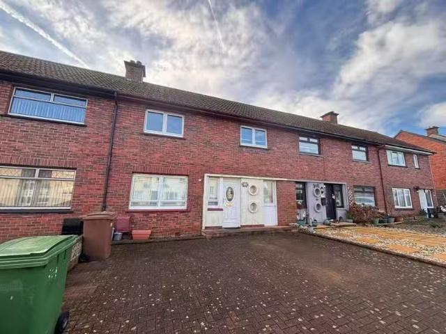 Unique 3 bedroom terraced house for rent in Glendale Crescent.