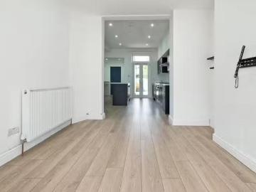 New 3 bedroom terraced house for rent in Helmshore Road, Hasli.