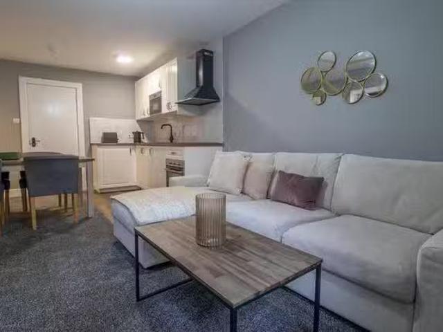 Deal! 3 BR Oakfield Avenue