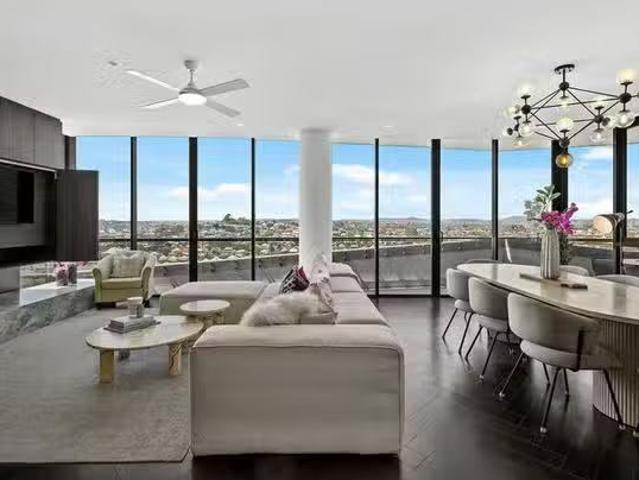 Unique 3 BR Ella Street