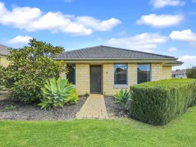 Just in! 3 BR 14/37 Oman Pass, CANNING VALE, WA 6155 Townhou.