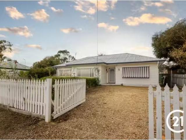 Nice 3 BR 1/48 Mitchell Street, Echuca House for rent Listed.