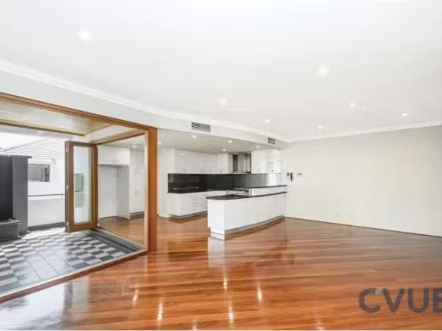 Just in! 3 BR 14 Old Belvedere Promenade, East Perth House for.