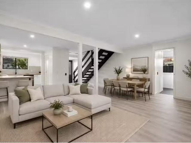 Cheap 3 BR 14 Stringybark Place, Bradbury Townhouse for rent.