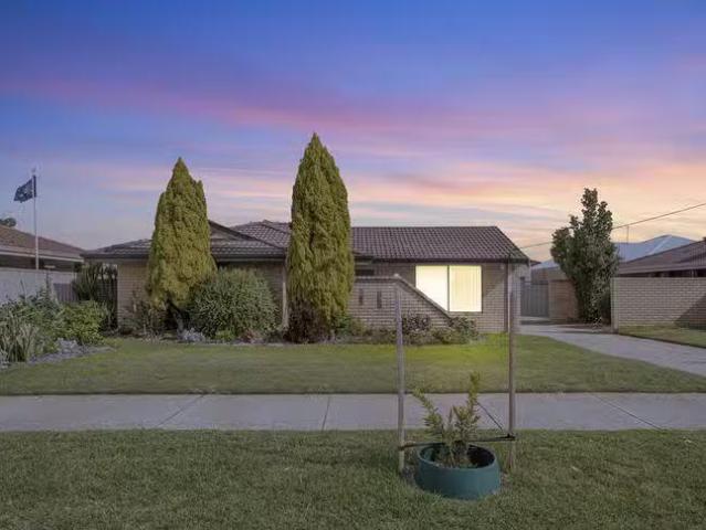Cozy 3 BR 14 Wandoo Road, Morley, WA 6062