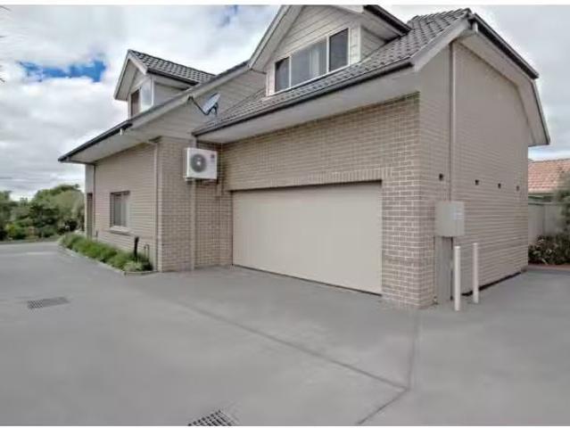 Charming 3 BR 1/53 Barry Street, CAMBRIDGE PARK House for rent.