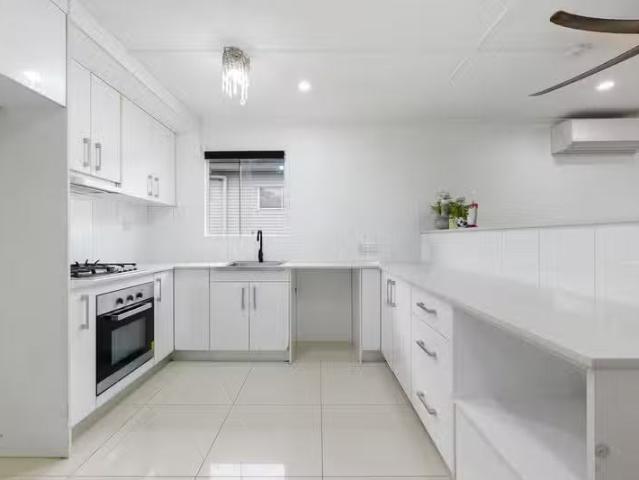 Deal! 3 BR 1570A Creek Road, CARINA, QLD 4152 House for Rent