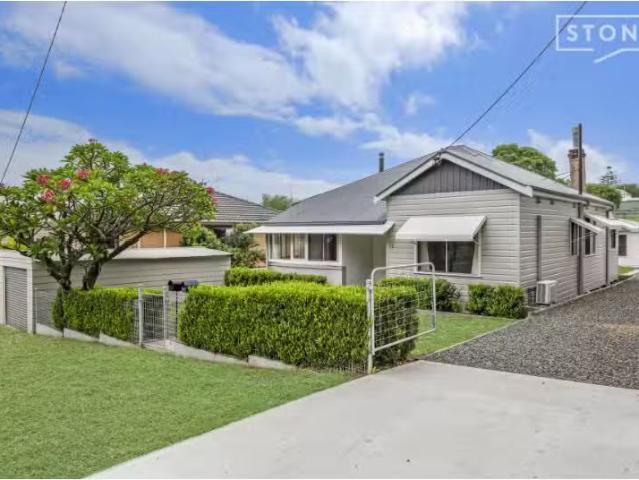 Charming 3 BR 15 Millfield Street, Cessnock House for rent Li.