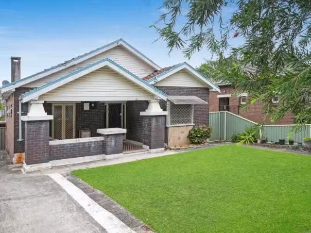 Nice 3 BR 15 Boomerang Avenue, Earlwood House for rent Listed.