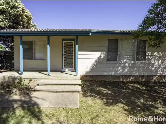 Cheap 3 BR 15 Toy Place, TOLLAND House for rent Listed by Rai.